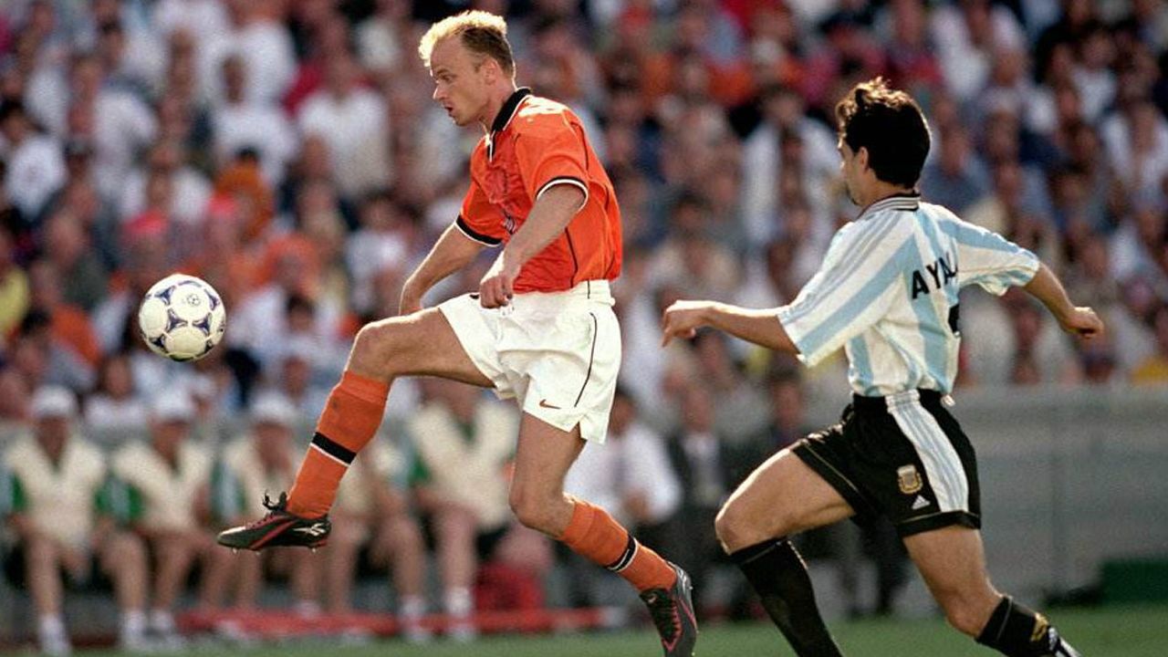 阿根廷男篮绝杀日本男篮，布克三分雨点燃全场