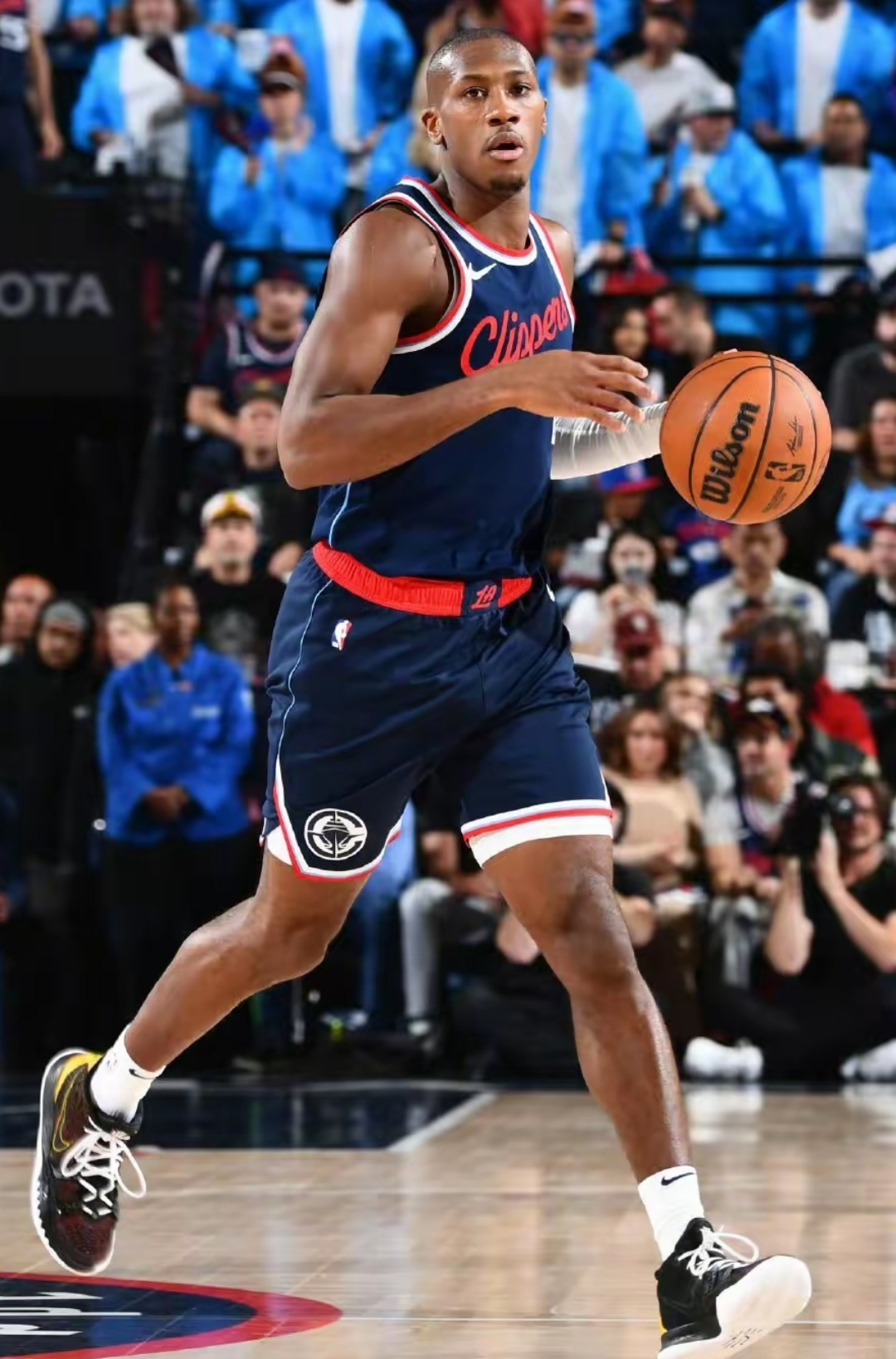 快船爆冷立陶宛男篮，特雷杨统治全场