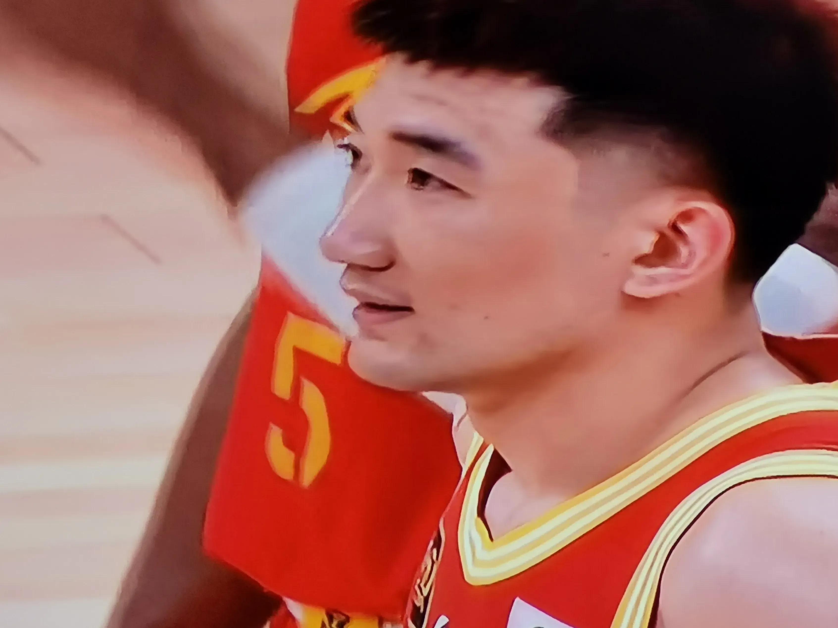 浙江队鏖战爵士,孙铭徽统治全场 浙江队鏖战爵士,孙铭徽统治全场