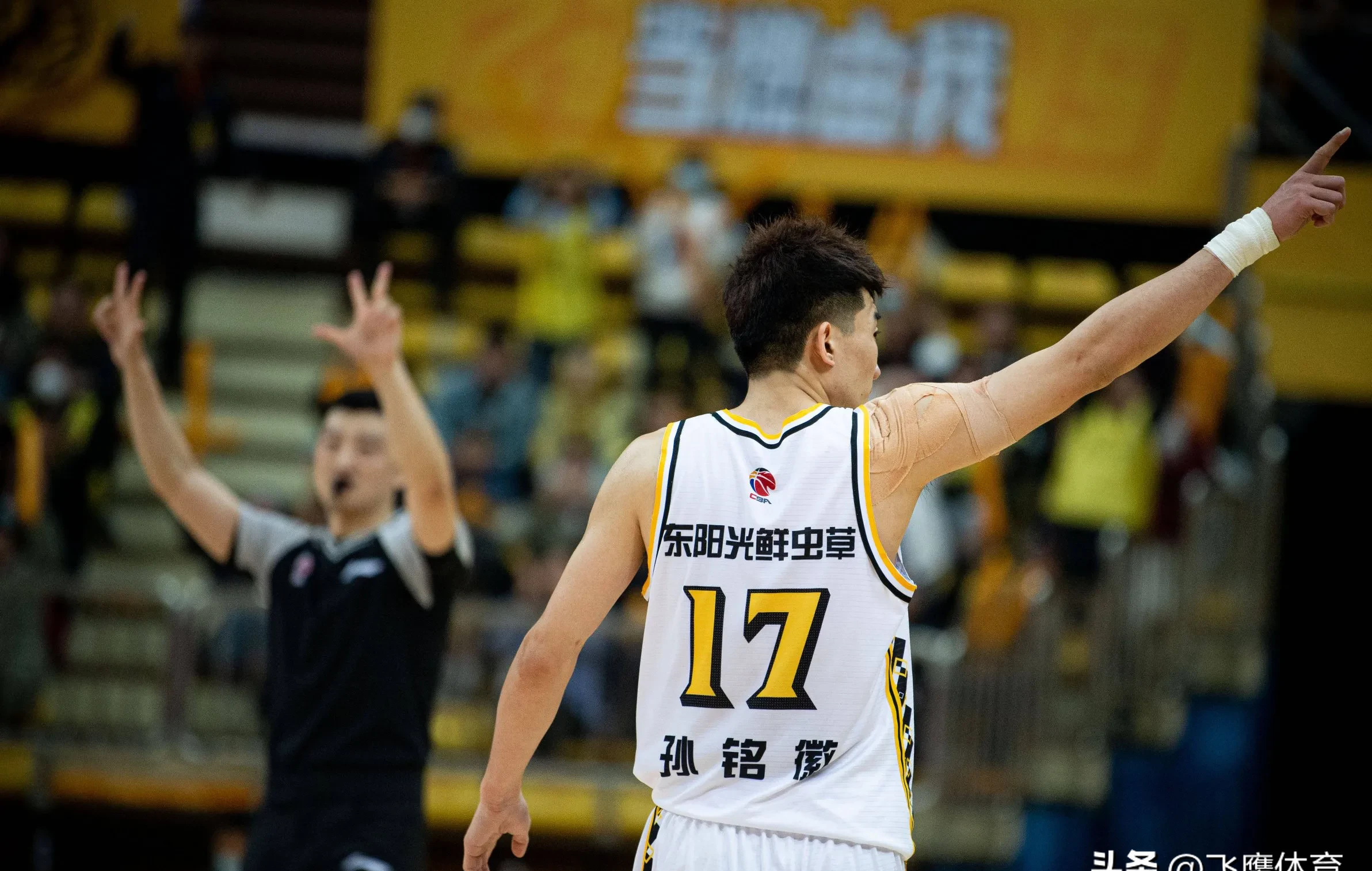 浙江队鏖战爵士,孙铭徽统治全场 浙江队鏖战爵士,孙铭徽统治全场