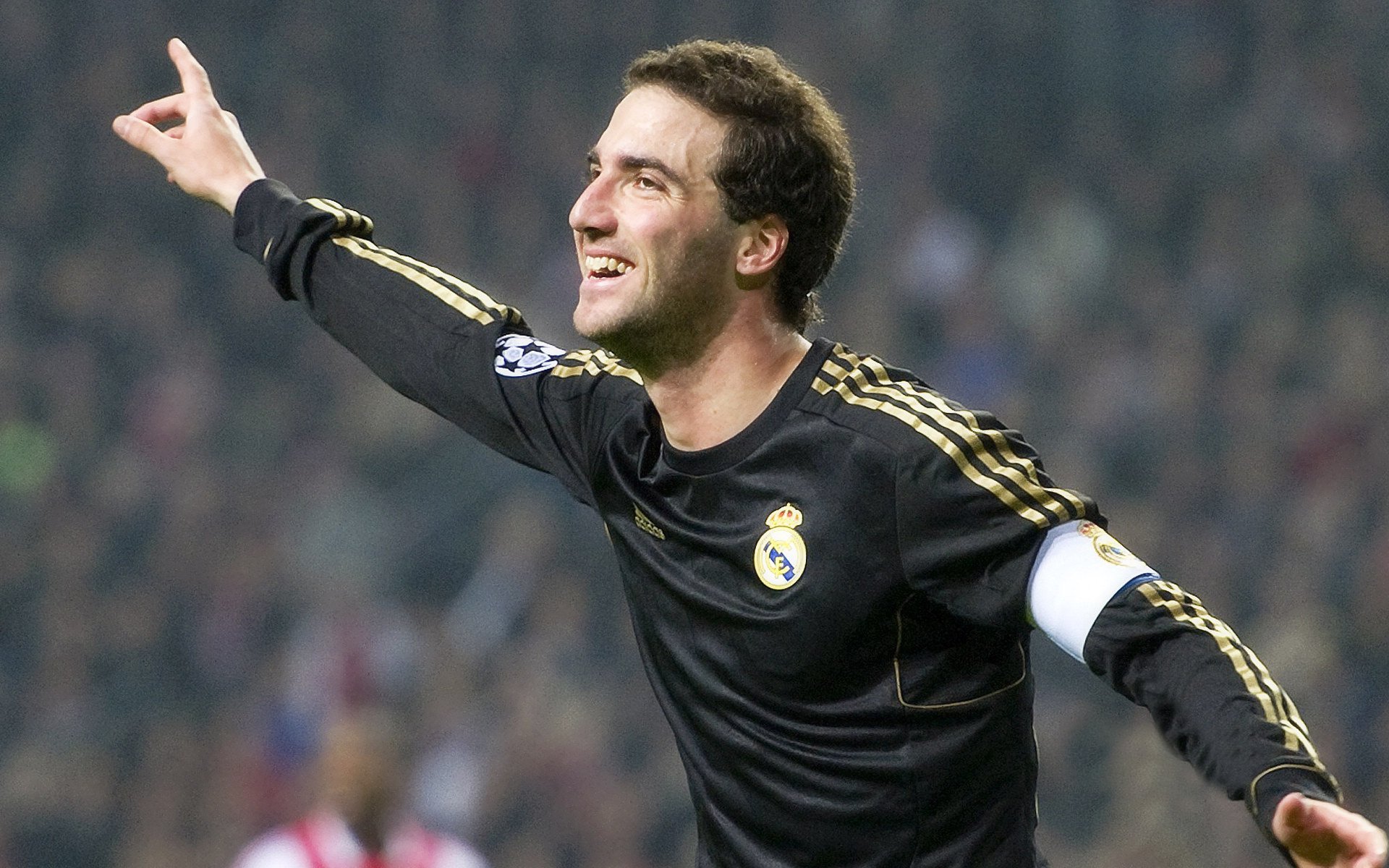 虚拟绿茵场,尼斯拿下加拿大,李刚仁于欧冠决赛的时空交响