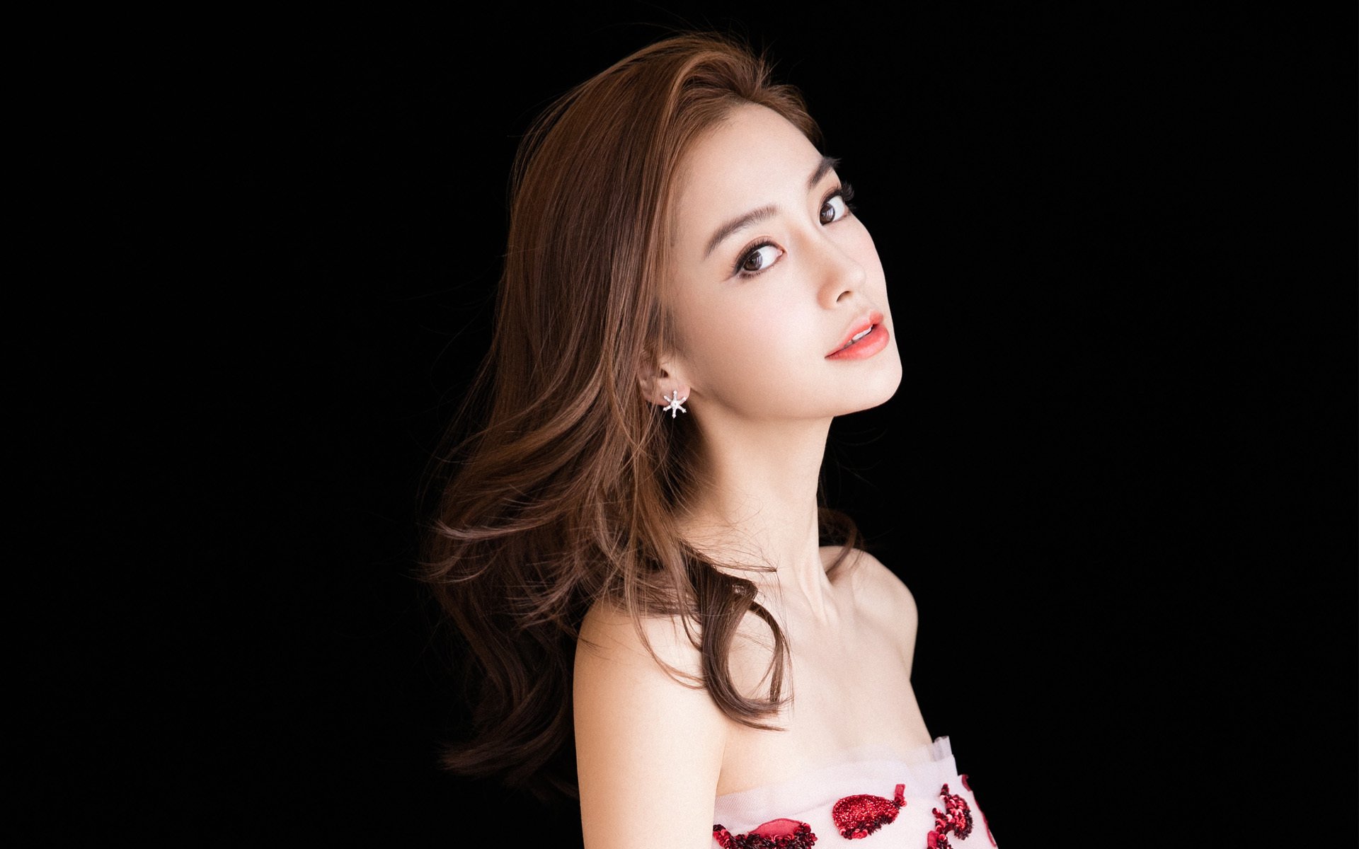 爱游戏娱乐-戈贝尔筑起法国高塔，雄鹿碾压山西显露冠军相